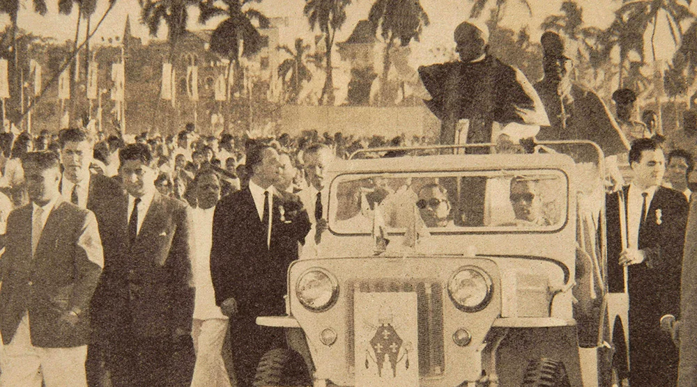 Pope Arrives in a Mahindra Jeep Photo